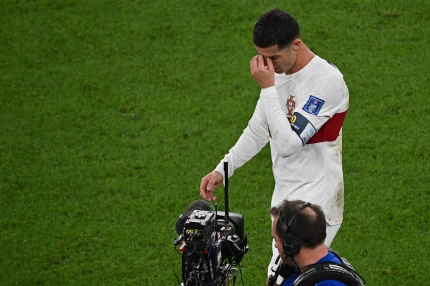 Cuando el colegiado pitó el final del partido, Cristiano <b>Ronaldo</b> abandonó rápidamente el terreno de juego con lágrimas en los ojos.