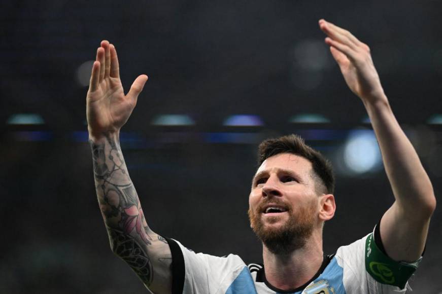 Lionel <b>Messi</b>, titular este sábado en el duelo ante México, llegó a 21 partidos disputados en Mundiales, lo que le permite alcanzar a Diego Maradona como el jugador argentino con más partidos disputados en la competición.