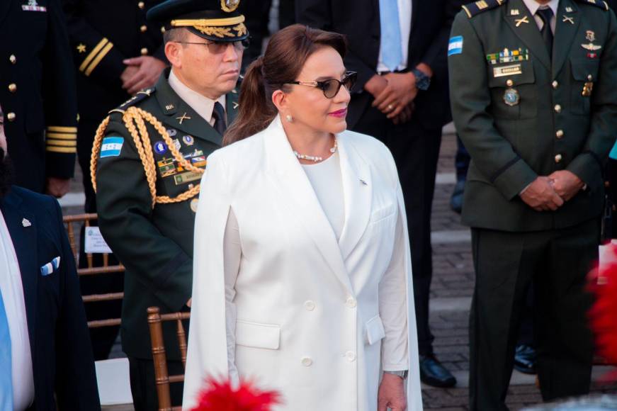 “Me complace presidir esta solemne ceremonia, en la cual se ha izado nuestra Bandera Nacional con el sentimiento del más genuino amor y civismo frente a la Patria que nos ha visto nacer y luchar”, dijo Castro en su discurso. 