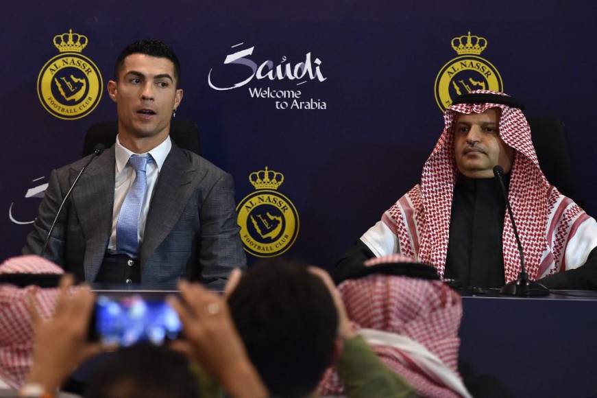 Para comenzar, CR7 ganará 200 millones de dólares anuales con el Al Nassr de Arabia Saudita.