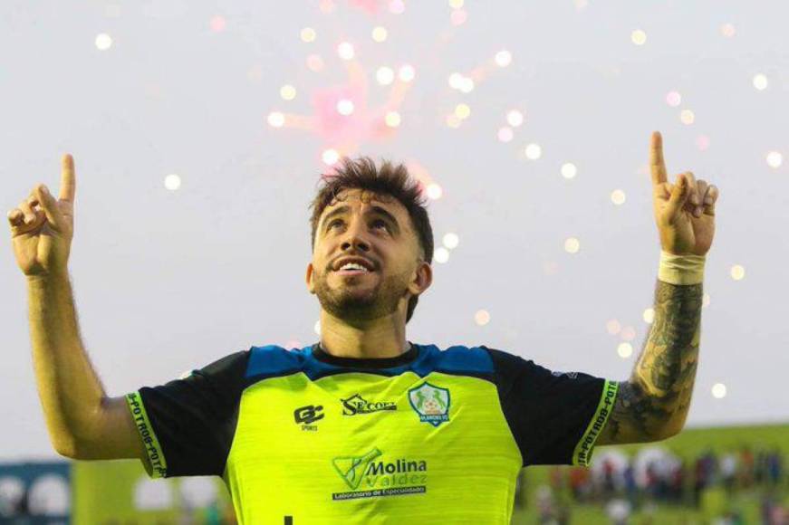 Agustín Auzmendi: El goleador y máxima figura del Olancho FC no sigue en el equipo. Su nombre suena para llegar al fútbol de Costa Rica y la segunda división de México.