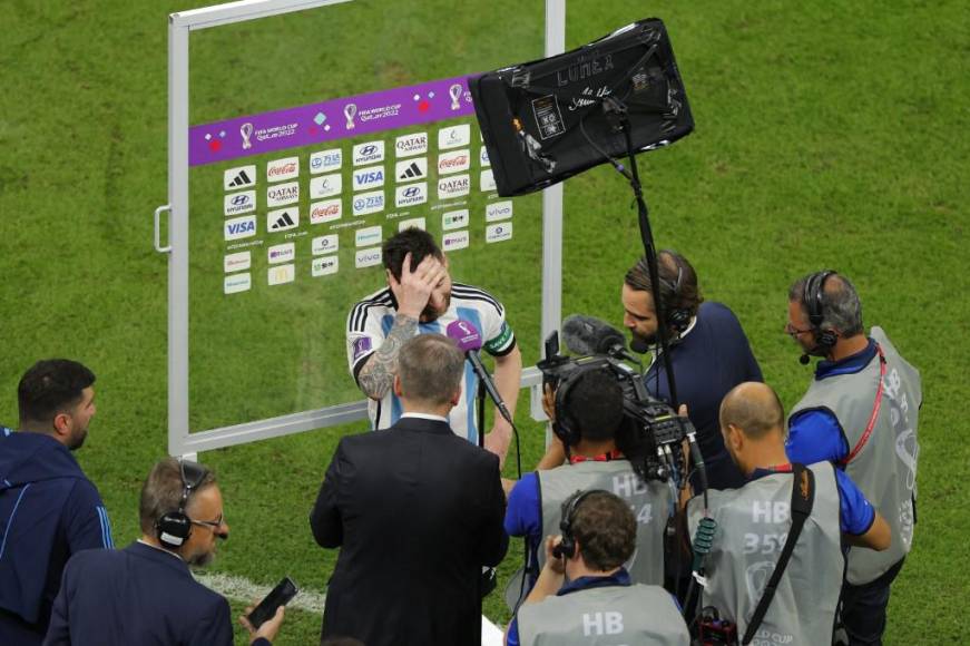 Tras el final del juego, Messi atendió a la prensa deportiva.