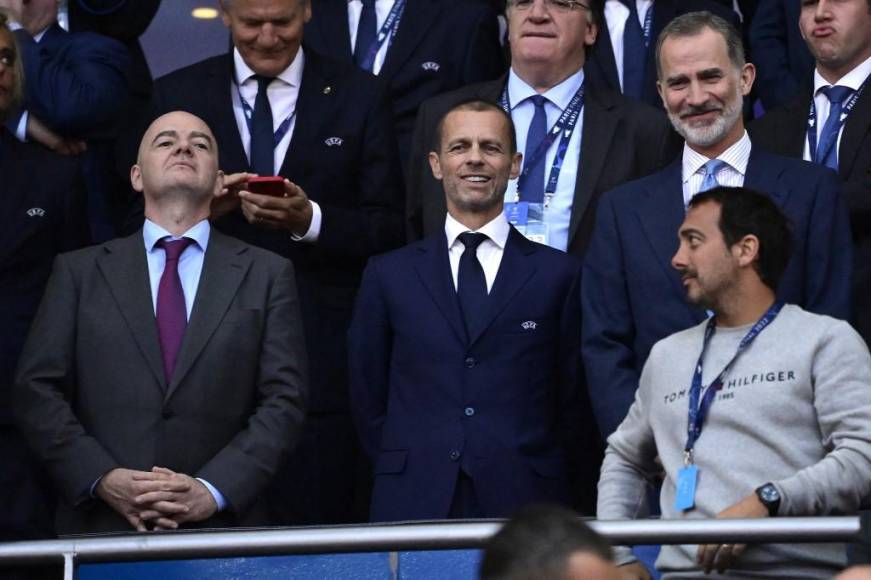 El presidente de la UEFA, Aleksander Ceferin junto a Gianni Infantino, presidente de la FIFA.