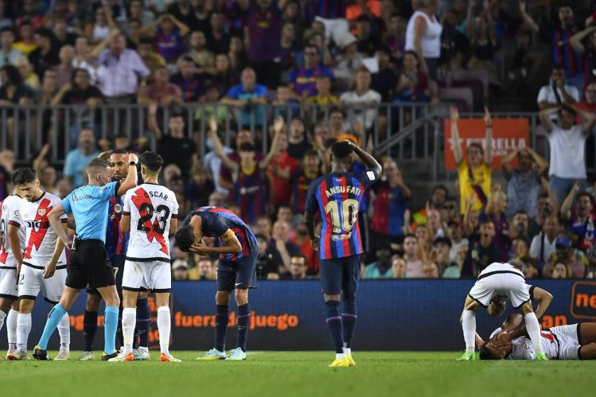 Primer partido y primera decepción: Frustración en el Barcelona tras estrellarse ante Rayo Vallecano