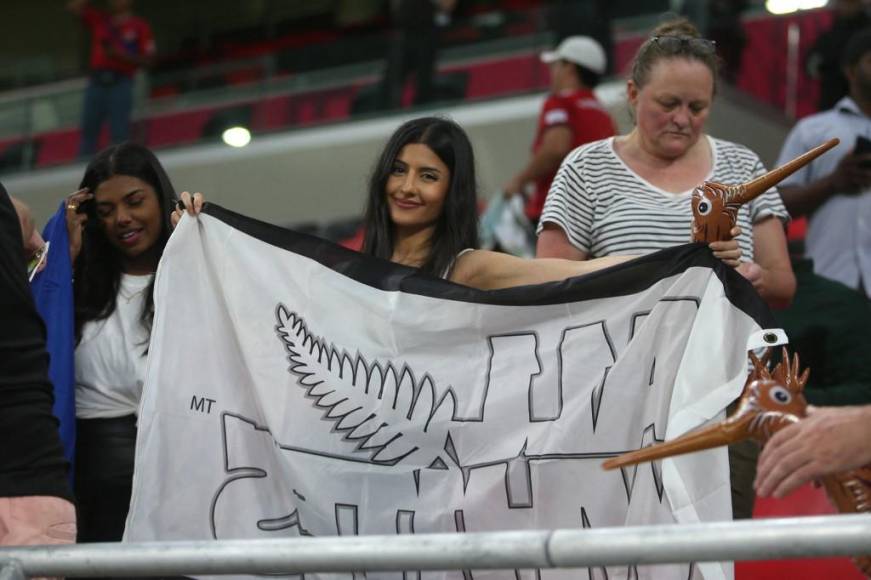 Las mujeres de Nueva Zelanda también han llegado para darle el apoyo a su selección.