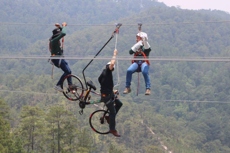 Para viajar de Tegucigalpa hasta Santa Rosa de Copán los turistas tienen que recorrer 310 kilómetros. 