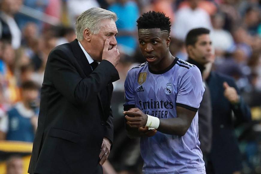 Carlo Ancelotti señaló que Vinicius no se moverá del Real Madrid: “Ama al fútbol y al Real Madrid. Quiere hacer carrera en este equipo”, señaló.