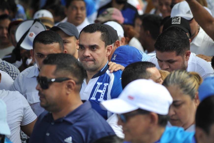 El jefe de la bancada del Partido Nacional, Tomas Zambrano, en la “Marcha por Honduras”.