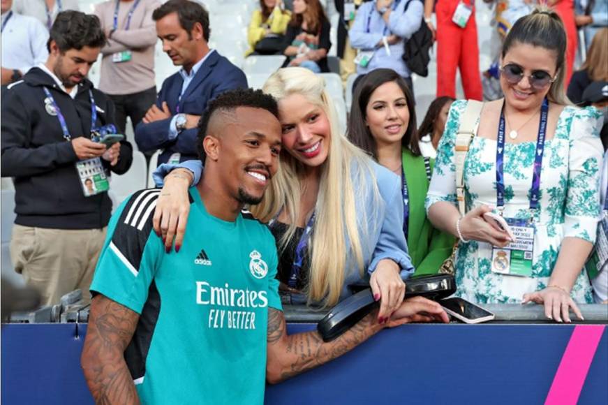 Besote a Ancelotti, novias, polémico reencuentro y regalo a Ibai Llanos: las fotos previo a la final Liverpool-Real Madrid