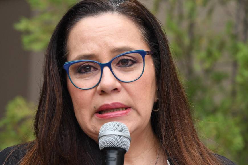 Ana García, la exprimera dama de Honduras se mostró feliz luego de la audiencia de su esposa Juan Orlando Hernández el martes 23 de enero.