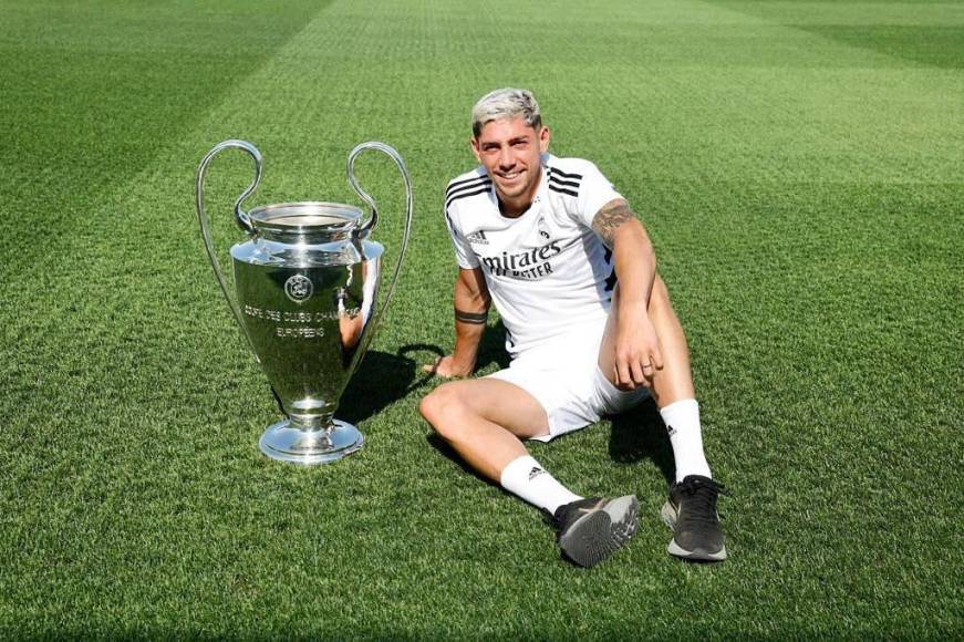 El Real Madrid rechazó ofertas de equipos de la Premier de 90 millones de euros por Valverde. El periodista Tomas Gonzalez-Martin informó de lo acontecido, Liverpool habría sido el interesado en el uruguayo.