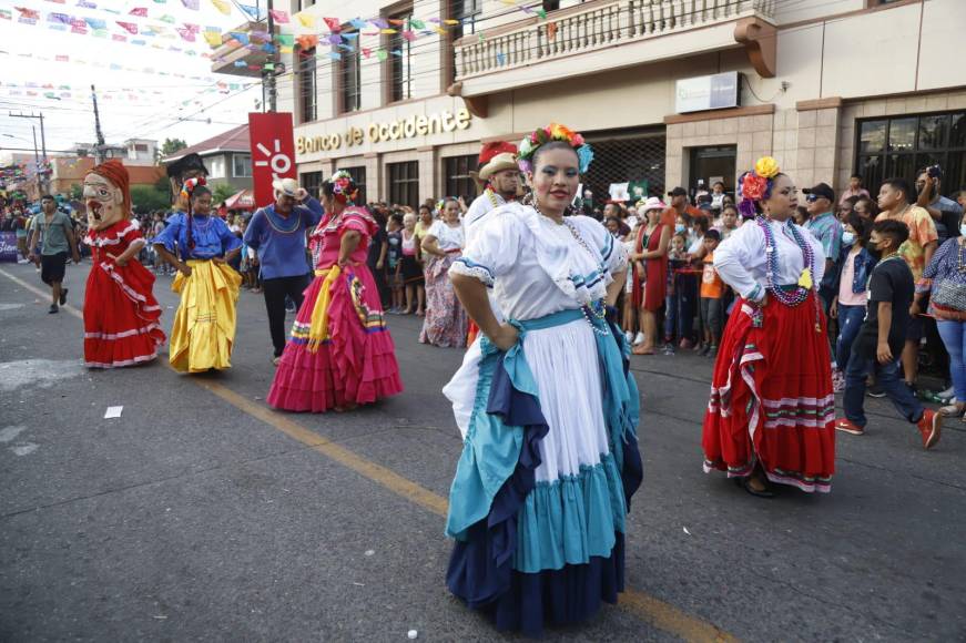 Así disfrutan hondureños y turistas del Gran Carnaval de La Ceiba 2022