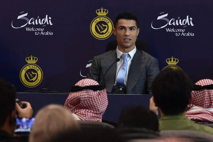 “He tenido ofertas de Brasil, Portugal, América, Australia. Pero le di mi palabra al Al Nassr”, reveló Cristiano Ronaldo durante la presentación, sin dar más detalles.