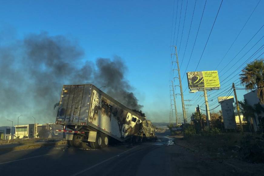 Además de los muertos, decenas de vehículos fueron quemados en Culiacán tras el arresto de Ovidio Guzmán.