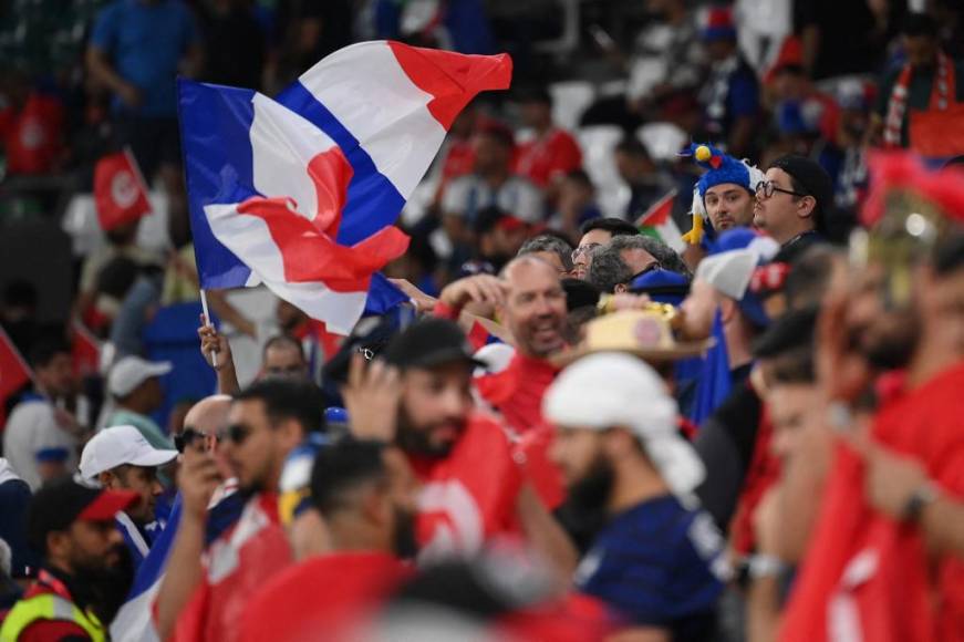 Los franceses pusieron el ambiente en el Education City de Qatar.