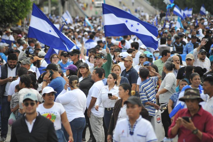 Miles de hondureños se suman a marcha del Bloque de Oposición Ciudadana