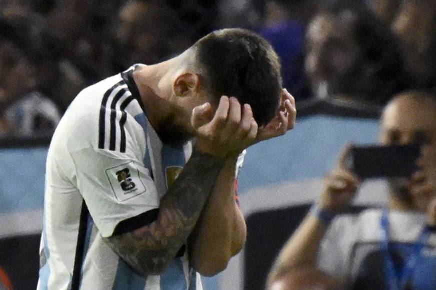 Lionel Messi se notó frustrado tras el 2-0 de Uruguay. 