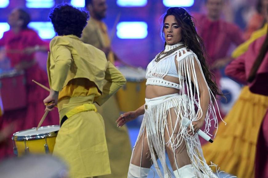 La cantante cubano-estadounidense Camila Cabello brilló en la previa de la final de Liga de Campeones con una actuación que fue empañada por el desastre organizativo del partido.