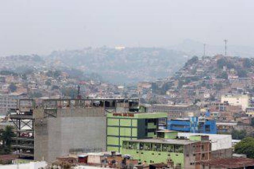 Los capitalinos se mostraron sorprendidos de la capa de humo que cubre Tegucigalpa y Comayagüela. 