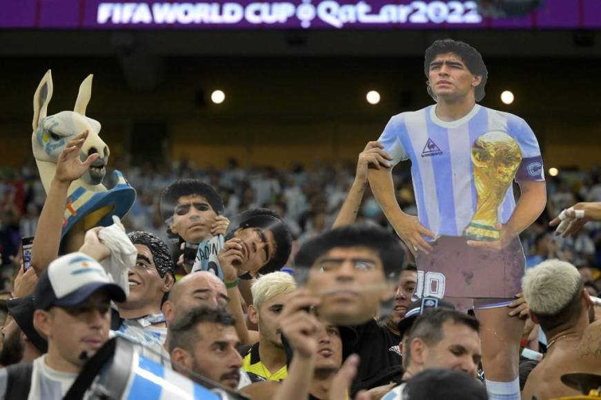 Los argentinos mostraron su gran amor por Diego Armando Maradona.