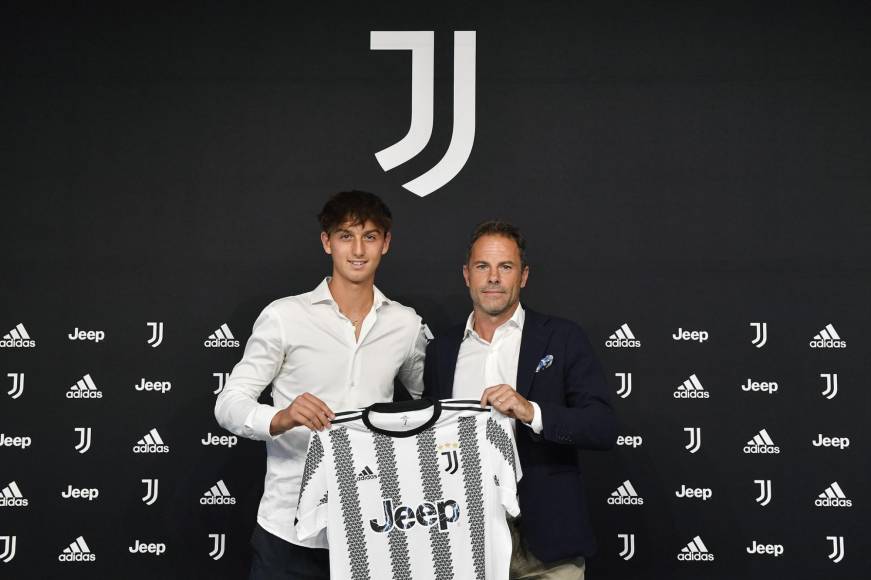El joven delantero italiano Tommaso Mancini se ha convertido en nuevo jugador de la Juventus, llega procedente del Vicenza. El futbolista firmó un nuevo contrato con la Vecchia Signora hasta el 2017. Se tiene que mencionar que jugará, de momento, en el equipo Sub-19 de la Juve.