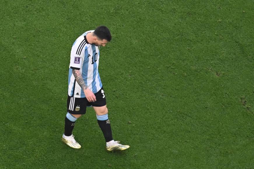 La imagen de Messi, cabizbajo, se volvió a repetir en el debut de Argentina.