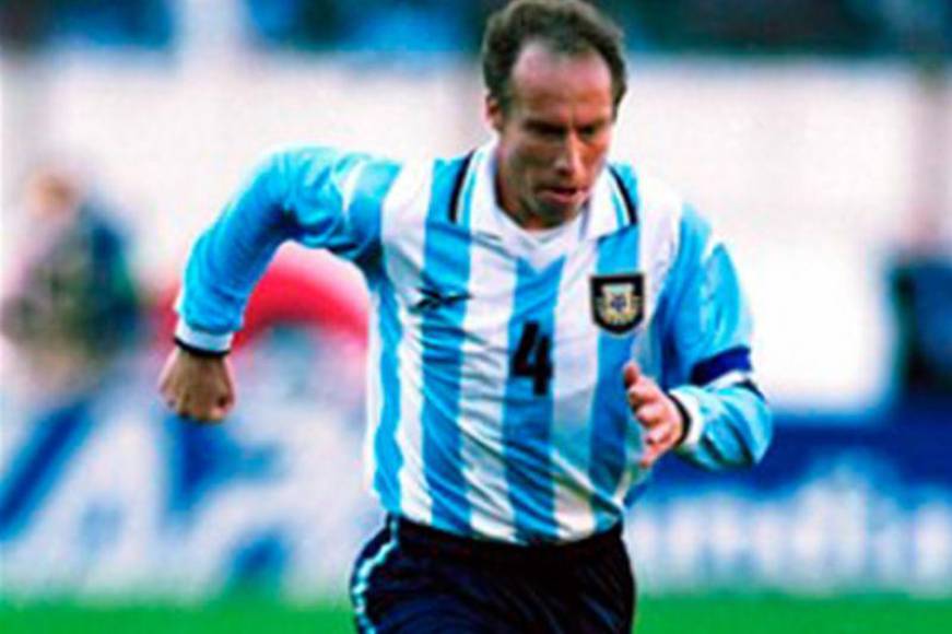 Roberto Sensini como jugador disputó tres Copas del Mundo con la Selección Nacional de Argentina. 