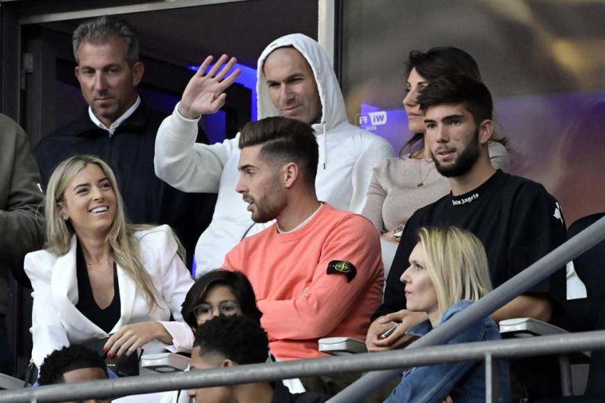 Zidane llegó en compañía de sus familiares.