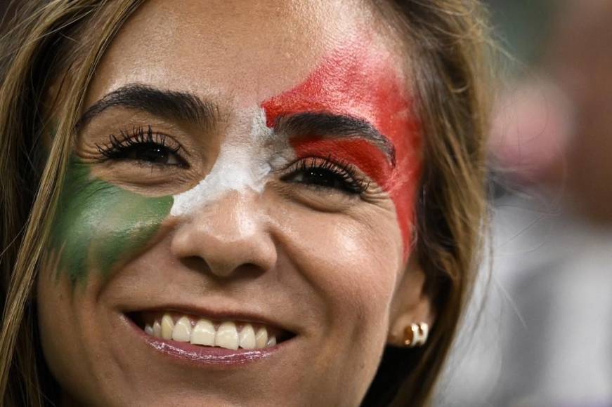 Las mexicanas se hicieron presentes para ver a su amada selección.