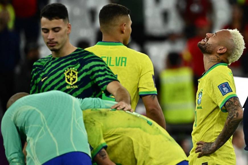 Neymar y los jugadores de Brasil lucieron destrozados.