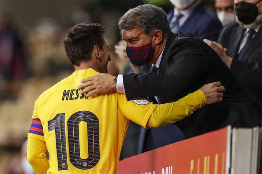 “Homenaje a Messi: en el nuevo Camp Nou. Ósea: contrato de 2 años”, fue otra de las informaciones de Verónica respecto al futuro del campeón del Mundo en Qatar 2022.