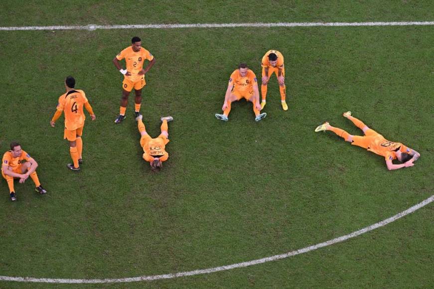Los jugadores de Países Bajos quedaron destrozados tras caer en penales.
