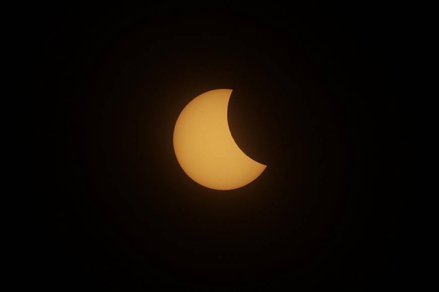 El eclipse tuvo una duración de 310 minutos en total y dejó a oscuras muchos puntos del continente americano, desde Mazatlán hasta la costa este de Canadá y Estados Unidos.