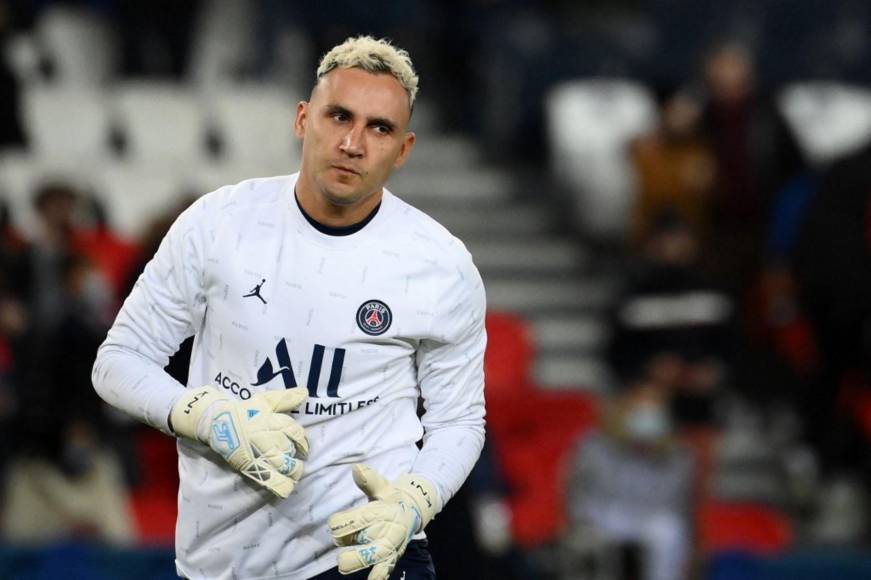 Keylor Navas seguirá en el PSG, al menos, hasta enero. El ex portero del Real Madrid sonaba con fuerza como posible refuerzo del Napoli. Sin embargo, según avanza ‘L’Équipe’, el número 1 de Costa Rica se quedará en París. Al menos, hasta el mercado invernal. El tico, con contrato hasta 2024, estaba dispuesto a mudarse a Nápoles... pero no se llegó a un acuerdo entre las tres partes.