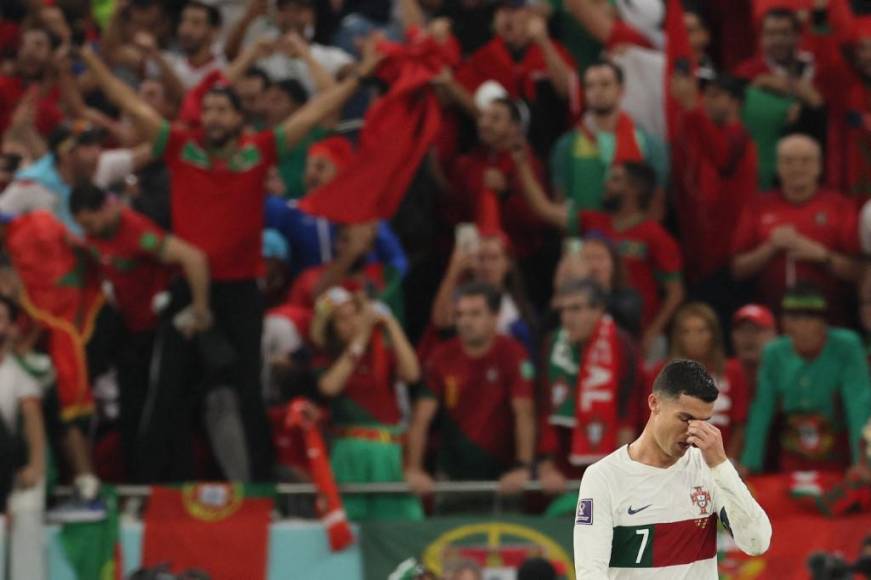 Cristiano <b>Ronaldo</b> deja Qatar-2022 con dos records, el de mayor número de partidos internacionales (196) y habiéndose convertido en el único jugador en haber anotado goles en cinco Mundiales, tras haber marcado en el debut contra Ghana (victoria por 3-2).
