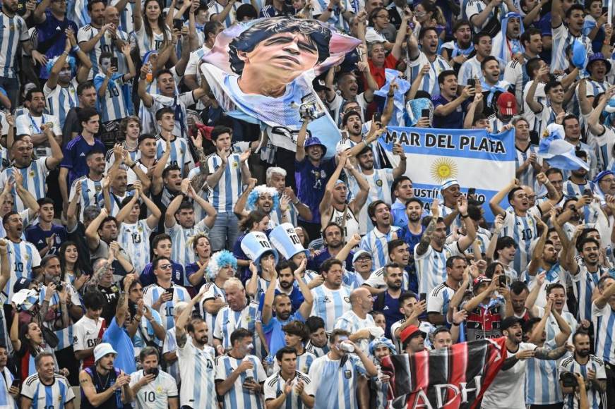 Los argentinos no se olvidan de su gran Diego Maradona y lo evidenciaron en el duelo ante México.