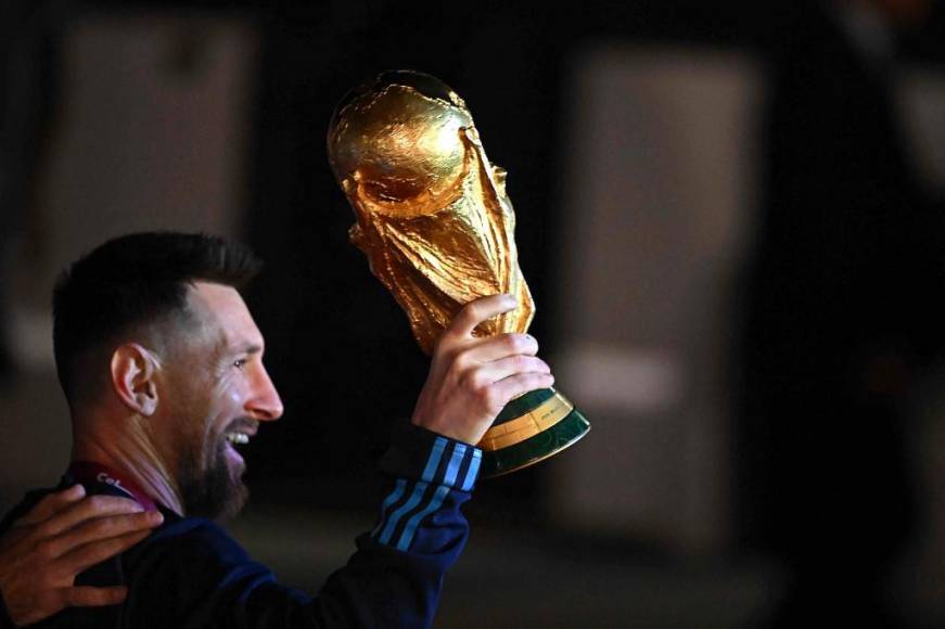 Lionel Messi fue el Balón de Oro del Mundial de Qatar y los aficionados lo han nominado para que se adjudique el premio de la France Football por su brillante carrera en la que ha ganado todo.