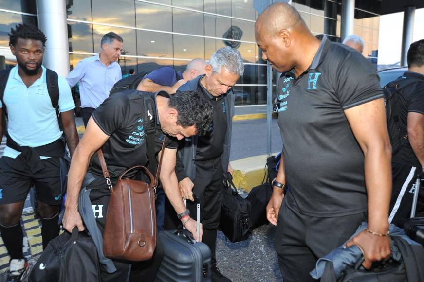 Reinaldo Rueda se fue directamente al autobús para no perder tiempo y comenzar a preparar el duelo frente a los cubanos. Honduras está obligada a ganar el domingo.