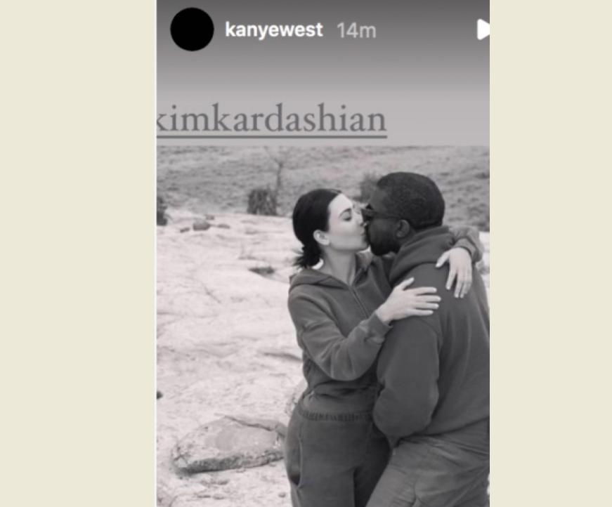 Kanye West etiquetó a Kim Kardashian en esta foto en la que ambos aparecen besándose.