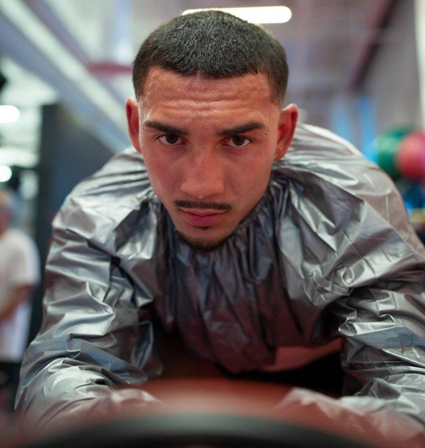 Primeros reportes indican que Teófimo tomó la decisión de hacerse a un costado del boxeo debido a los problemas personales que ha estado atravesando. 