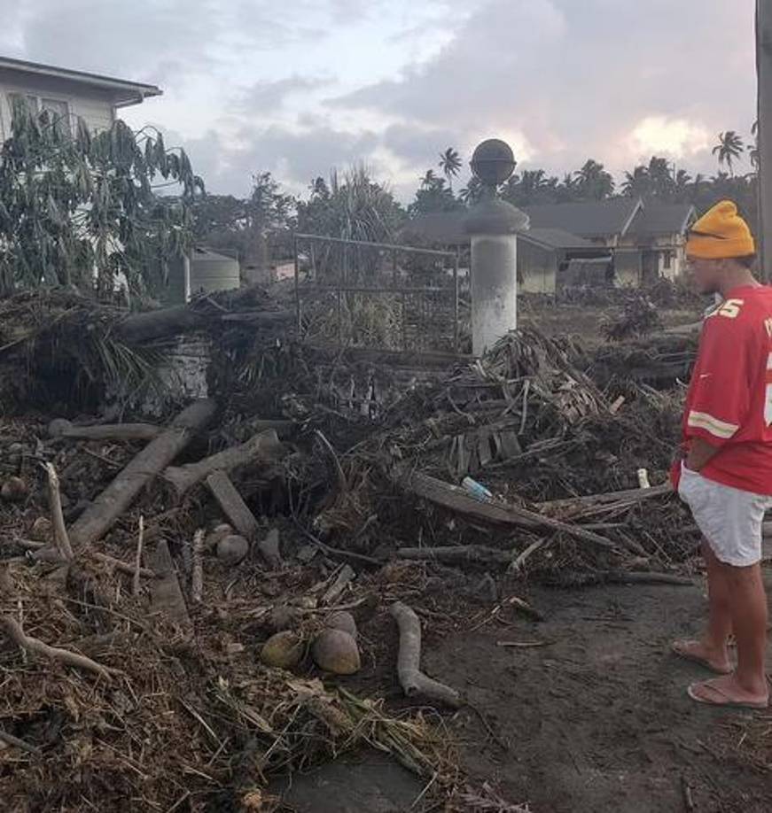 Los vecinos comenzaron con las tareas de limpieza entretanto esperan la llegada de ayuda humanitaria.