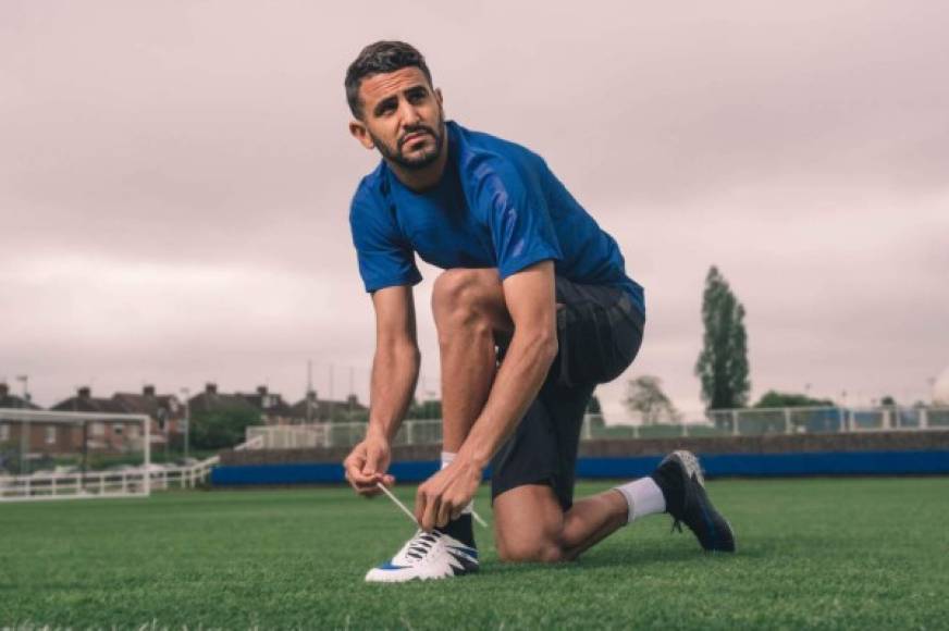 Según el diario Sport, Riyad Mahrez esperará por el Barcelona. El argelino, que ya ha dicho que se quiere ir del Leicester City, desea jugar en el Camp Nou la próxima temporada. Los primeros contactos con sus agentes, de acuerdo con este periódico, ya se han producido.