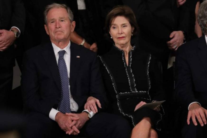 El primogénito del clan Bush, el también expresidente George W. Bush (2001-2009), definió a su padre como un hombre de 'carácter optimista' durante el funeral de Estado celebrado ayer en Washington.