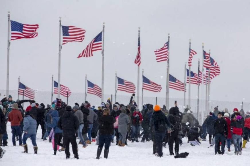 Los turistas también participaron en la 'Snowdown Snowballs' en la capital estadounidense.