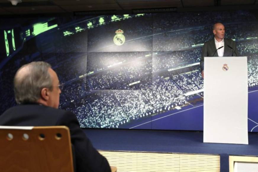 Florentino Pérez, presidente del Real Madrid, escuchó atentamente cada palabra de Zinedine Zidane.