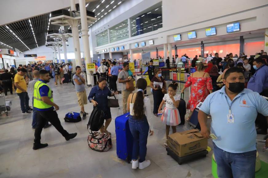 En el aeropuerto operan unas 11 aerolíneas nacionales e internacionales. 