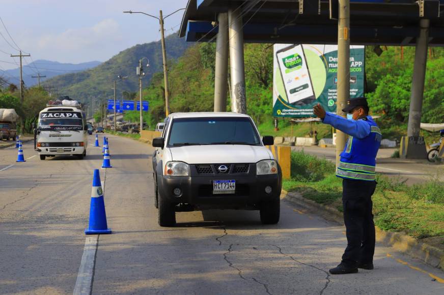 Operativos policiales en entradas de San Pedro Sula: Fotografía: La Prensa / Melvin Cubas