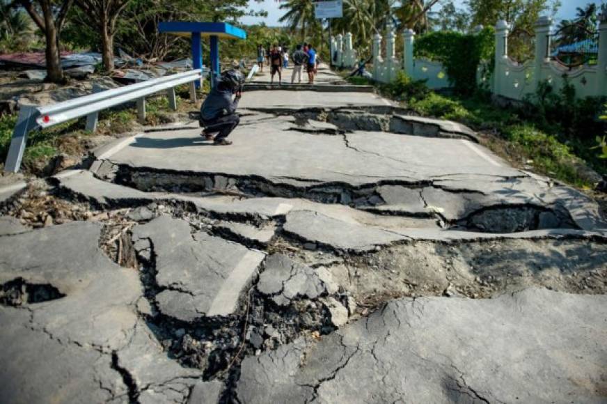 Por lo que el gobierno indonesio hizo un llamado a la ayuda internacional tras el sismo y el tsunami que sacudió el viernes la isla de Célebes y causó, al menos, 832 muertos.