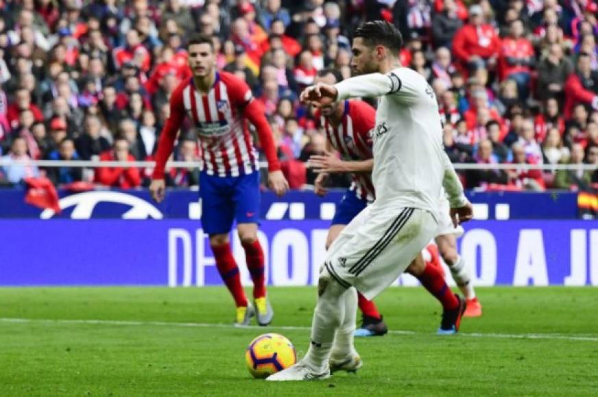 Sergio Ramos se encargó de lanzar el penal y mandó la pelota al fondo de las redes. El 1-2 del Real Madrid llegó en el minuto 42 ya sobre el cierre del primer tiempo.