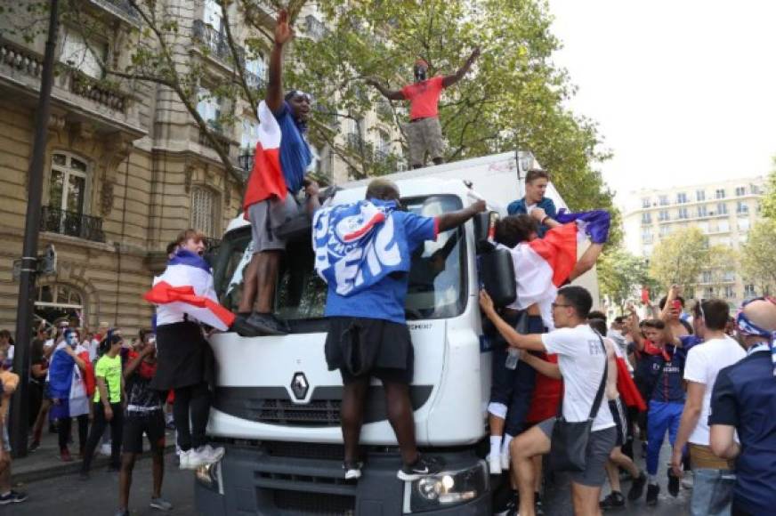 Las caravanas salieron de todos los puntos de la ciudad y se reunieron en el centro de París. <br/> / AFP PHOTO / Zakaria ABDELKAFI